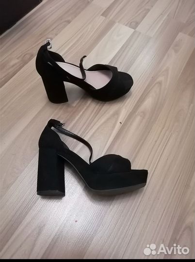 Босоножки женские