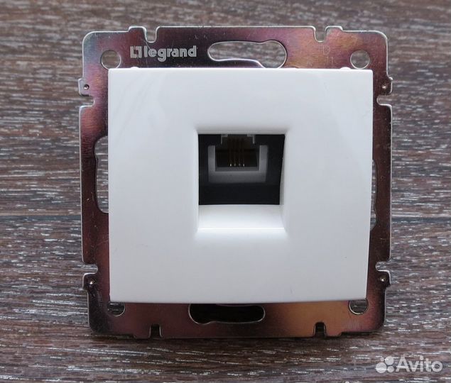 Телефонная розетка Legrand RJ-11