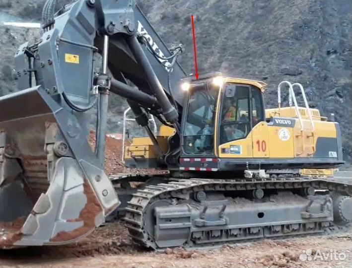 Стекло правое у стрелы на экскаватор Volvo EC 750