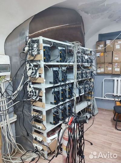 Bitmain Antminer S21 200