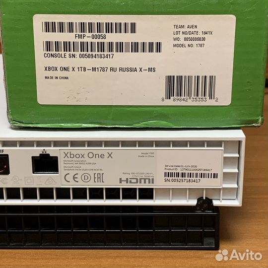Xbox One X 2TB White +2 геймпада +аккум