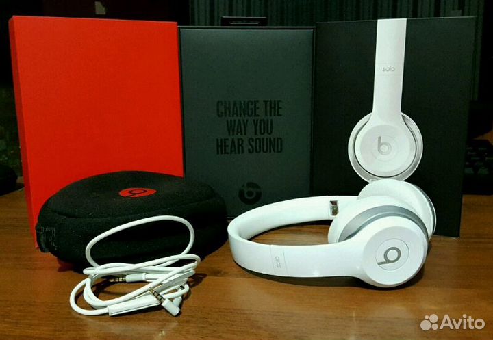 Beats solo 2 white