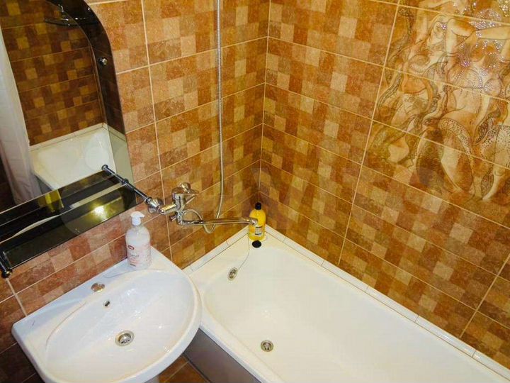 2-к. квартира, 70 м², 1/9 эт.