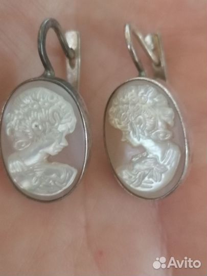Серебряные серьги с перламутровыми камеями