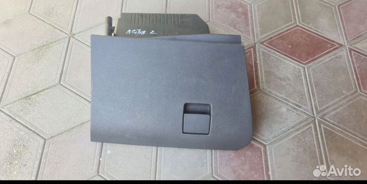 Бардачок на Opel Astra H