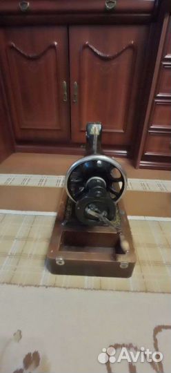 Швей6ая машинка старинная. Подольский мех завод