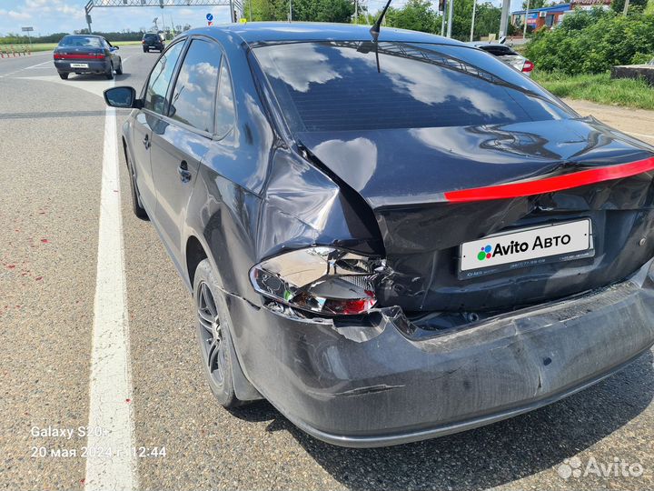 Volkswagen Polo 1.6 МТ, 2014, битый, 113 000 км