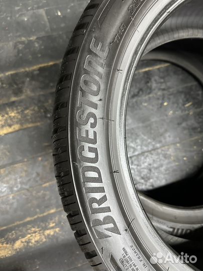 Bridgestone Blizzak LM-005 225/45 R18