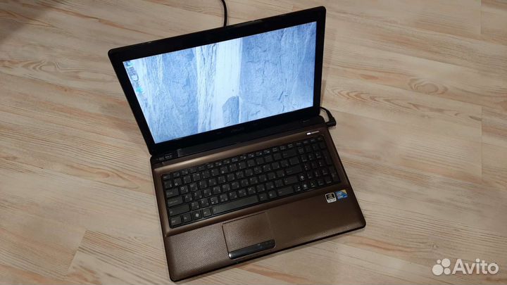 Игровой ноутбук Asus на SSD и i3