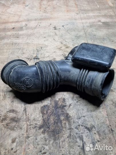 Патрубок воздушный Subaru Outback EJ253