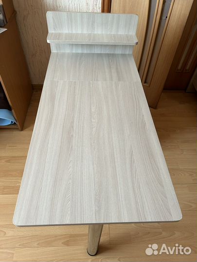 Маникюрный стол