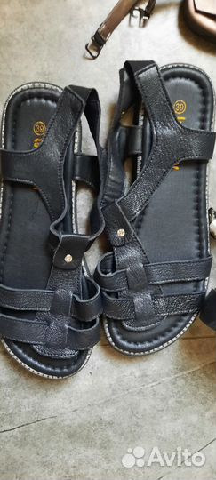 Сандалии новые пакетом 39 раз