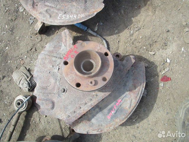 Кулак передний правый BMW X5 E53