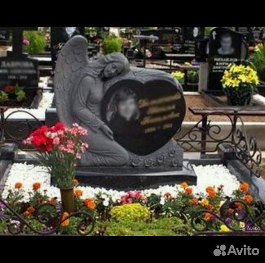 Памятники. Оградки. Кресты. Столы и лавки