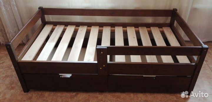 Кровать детская деревянная