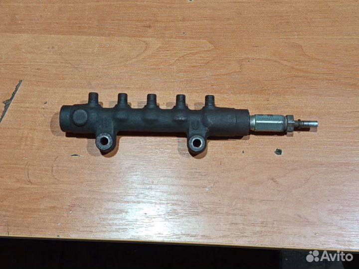 Топливная рампа Ford Transit 2.2