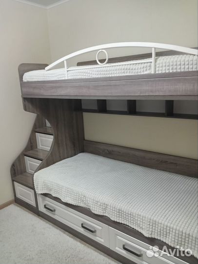Двухъярусная кровать