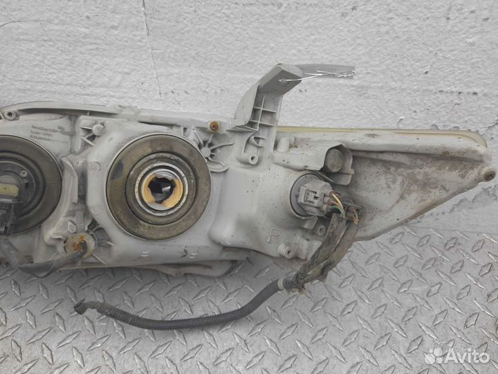 Фара правая Toyota Camry