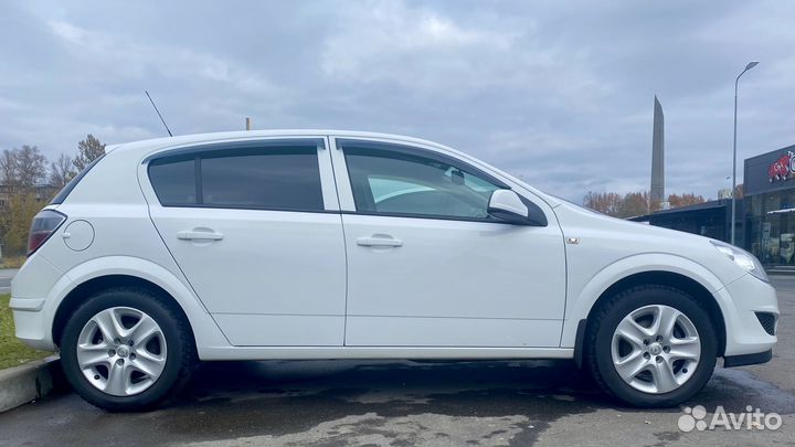 Opel Astra 1.6 МТ, 2013, 93 000 км