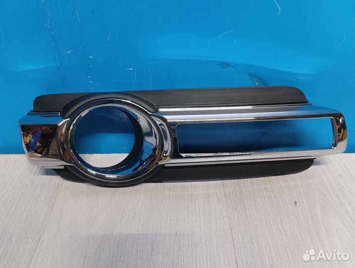 Окантовка птф правая Mitsubishi Pajero 4 2006