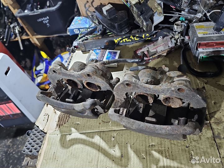 Суппорт передний Nissan Maxima а33