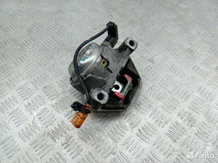 Опора двигателя правая Audi A6 C7 2.0 cglc дизель