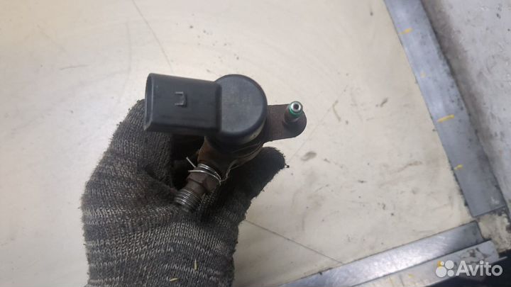 Форсунка топливная Volvo S40 2004, 2011