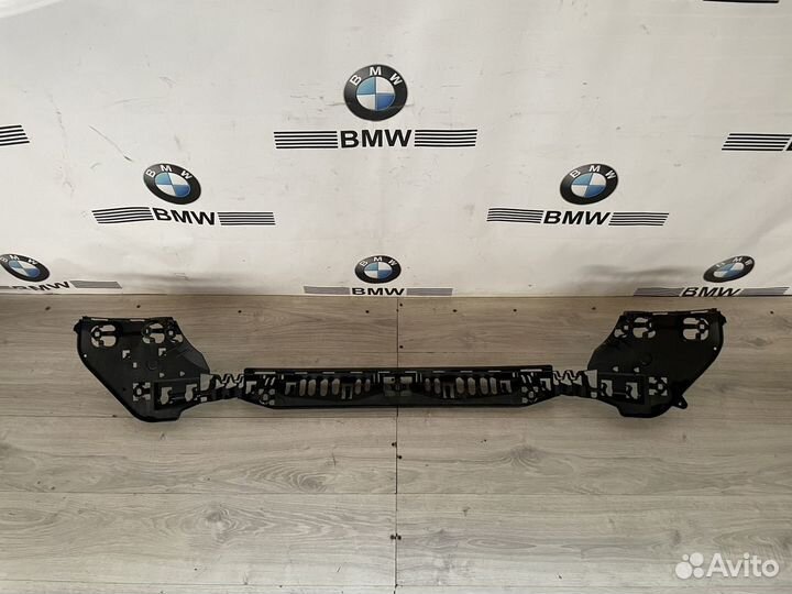 Кронштейн/направляющая заднего бампера BMW G30/F90