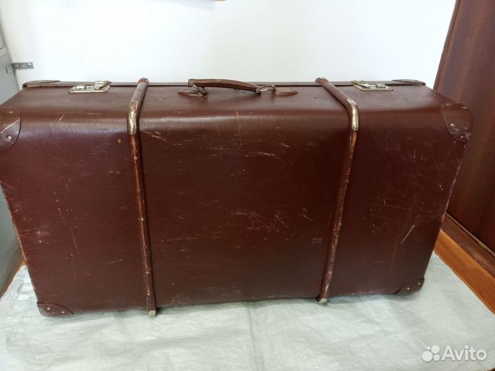 Старинный, огромный, дорожный чемодан. Германия