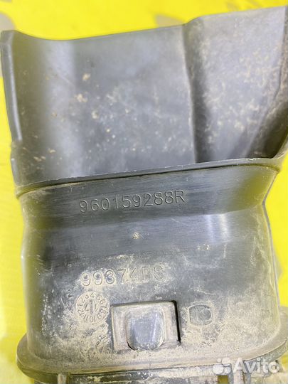 Патрубок воздухозаборника Renault Sandero 2