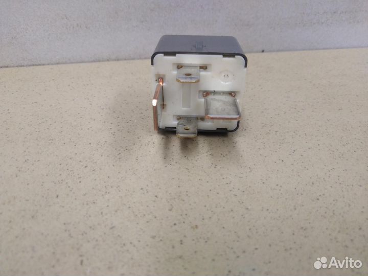 Реле свечей накала Hi Lux 2015