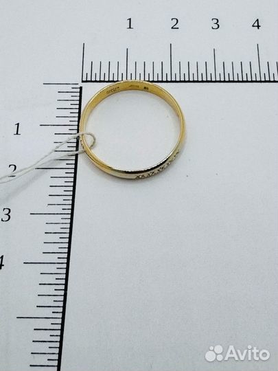 Золотое обручальное кольцо с камнем 19,5р
