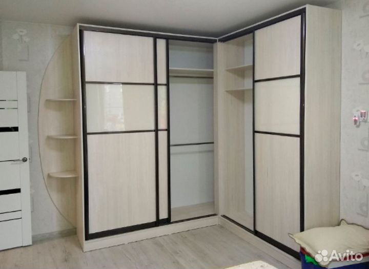 Шкаф угловой