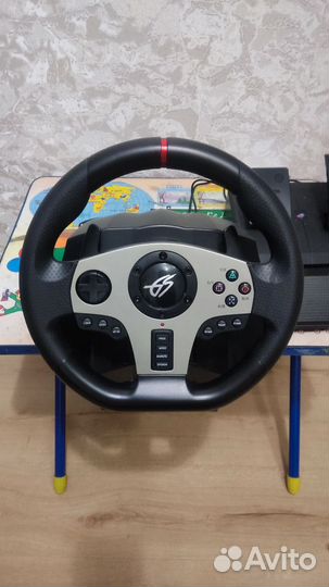 Игровой руль с педалями