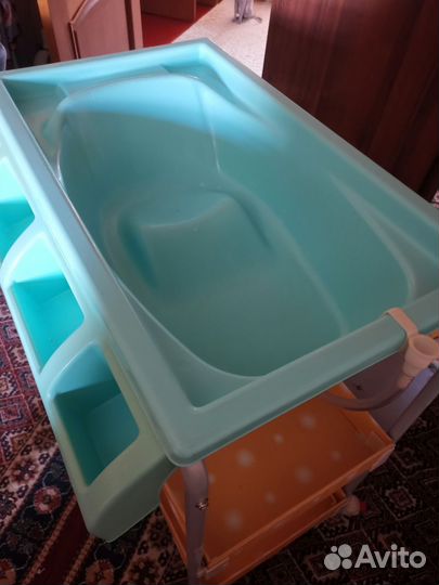 Ванночка с пеленальным столиком на подставке