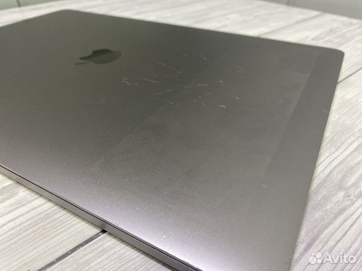 MacBook Pro 15” 2019 - i9, 32/1000, Vega 20