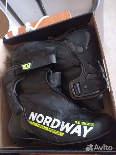 Лыжные ботинки