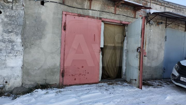 Гараж, > 30 м²