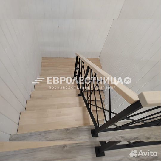 Лестница на метало каркасе
