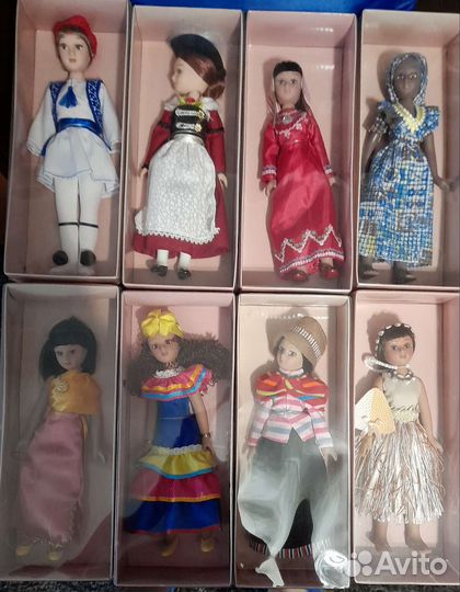 Фарфоровые куклы в костюмах народов мира