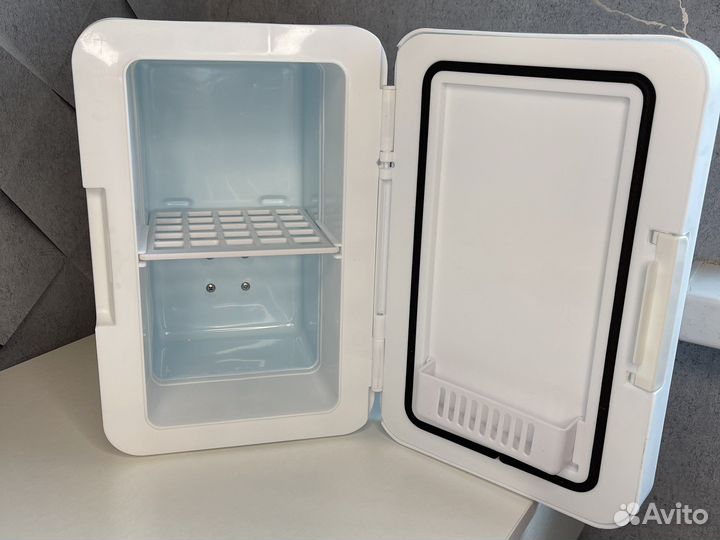 Мини-холодильник для косметики