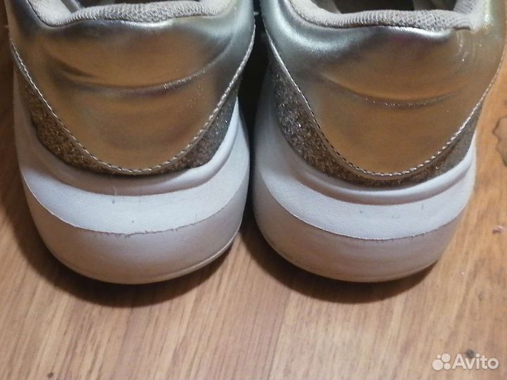 Кроссовки для девочки