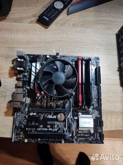 Материнская плата с процессором и памятью