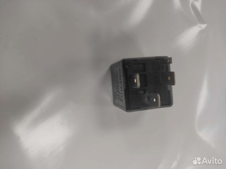 Реле топливного насоса 1J0906381A новое
