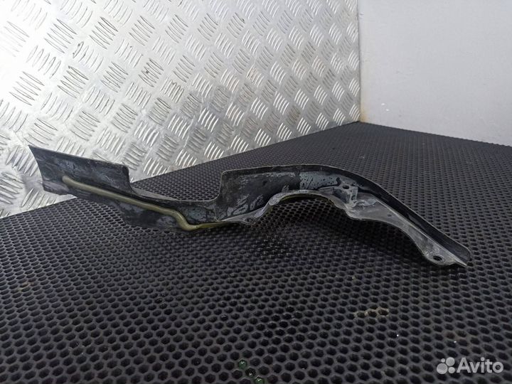 Пластик моторного отсека правый Mercedes-Benz