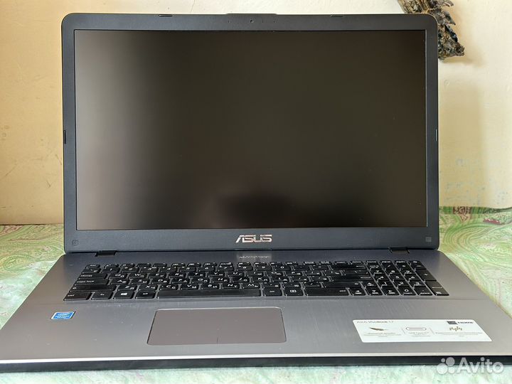 Asus VivoBook 17 X705M