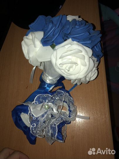 Свадебный букет невесты и подвязка