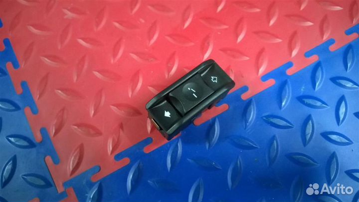Кнопка люка BMW X3 E83