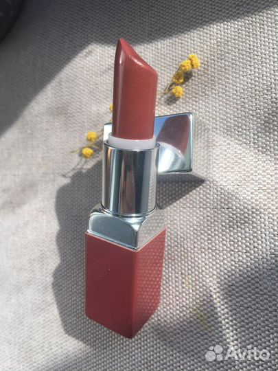 Clinique помада