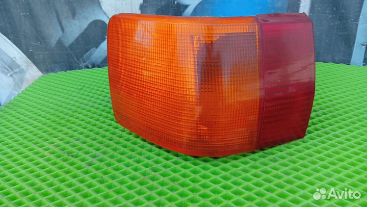 Фонарь задний в крыло Audi 80 B3